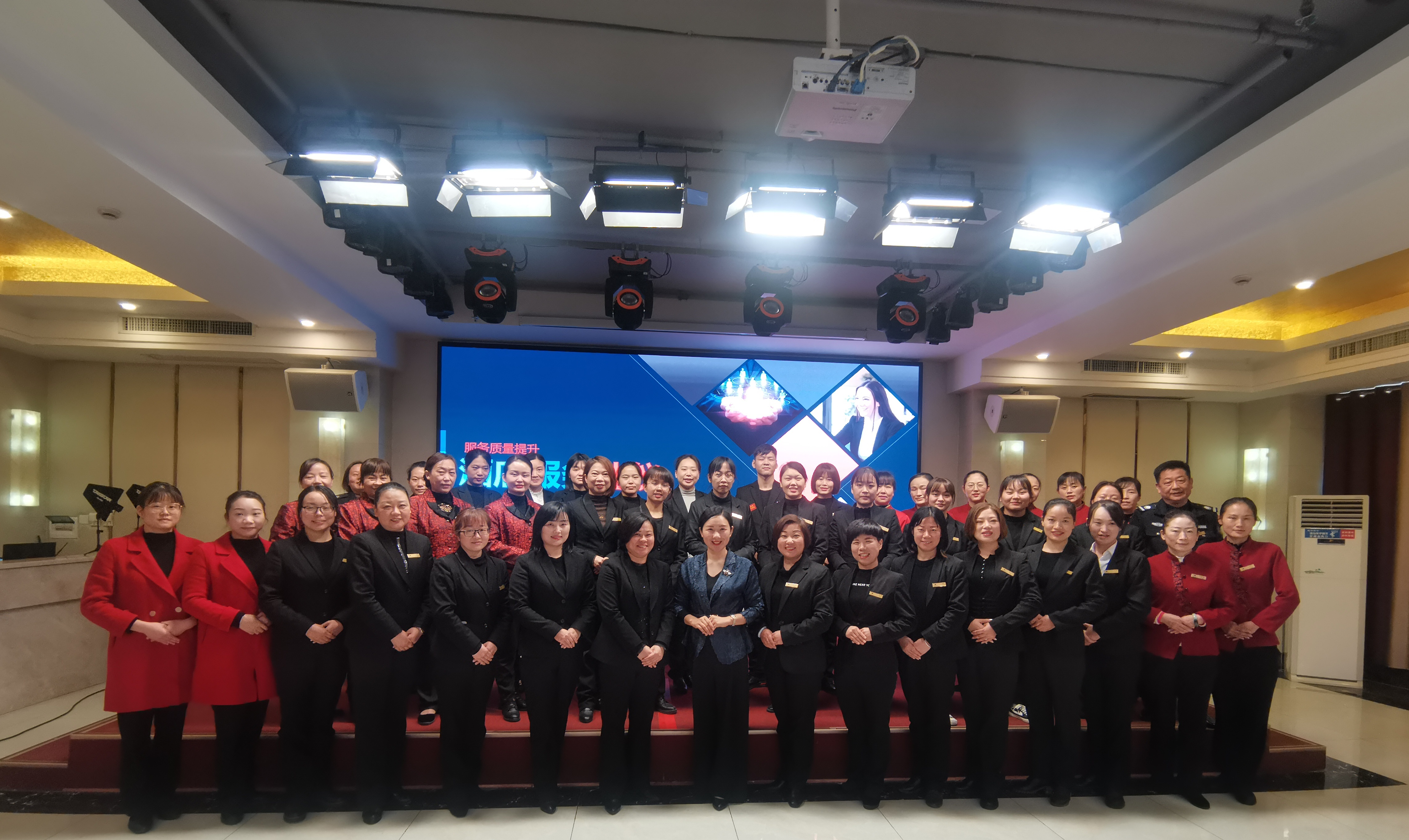 素质缔造优雅形象,礼仪成就优质服务 素质缔造优雅形象,礼仪成就优质服务