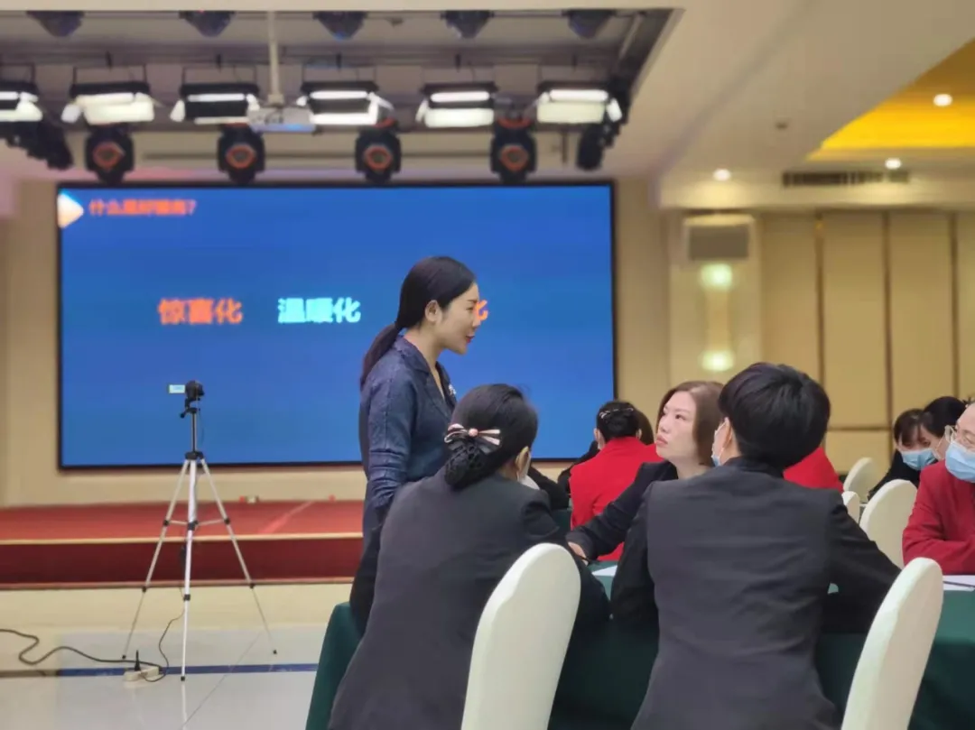 素质缔造优雅形象,礼仪成就优质服务 素质缔造优雅形象,礼仪成就优质服务