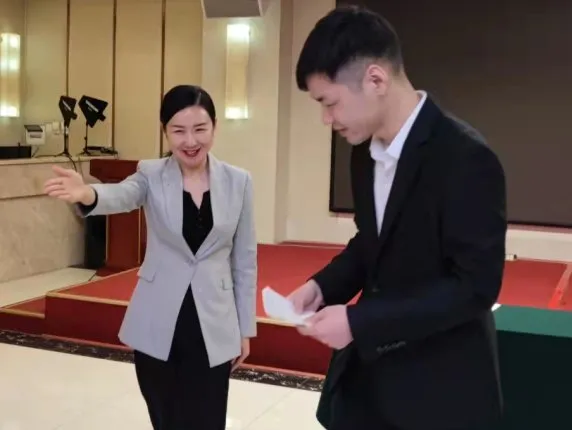 素质缔造优雅形象,礼仪成就优质服务 素质缔造优雅形象,礼仪成就优质服务