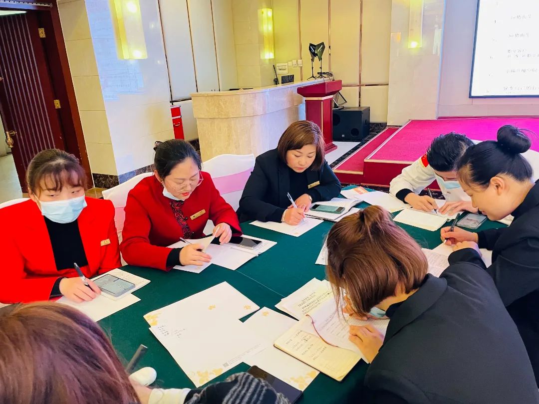 强培训 练内功 提素质 促发展——莲花湖酒店第一季度员工培训 强培训 练内功 提素质 促发展——莲花湖酒店第一季度员工培训
